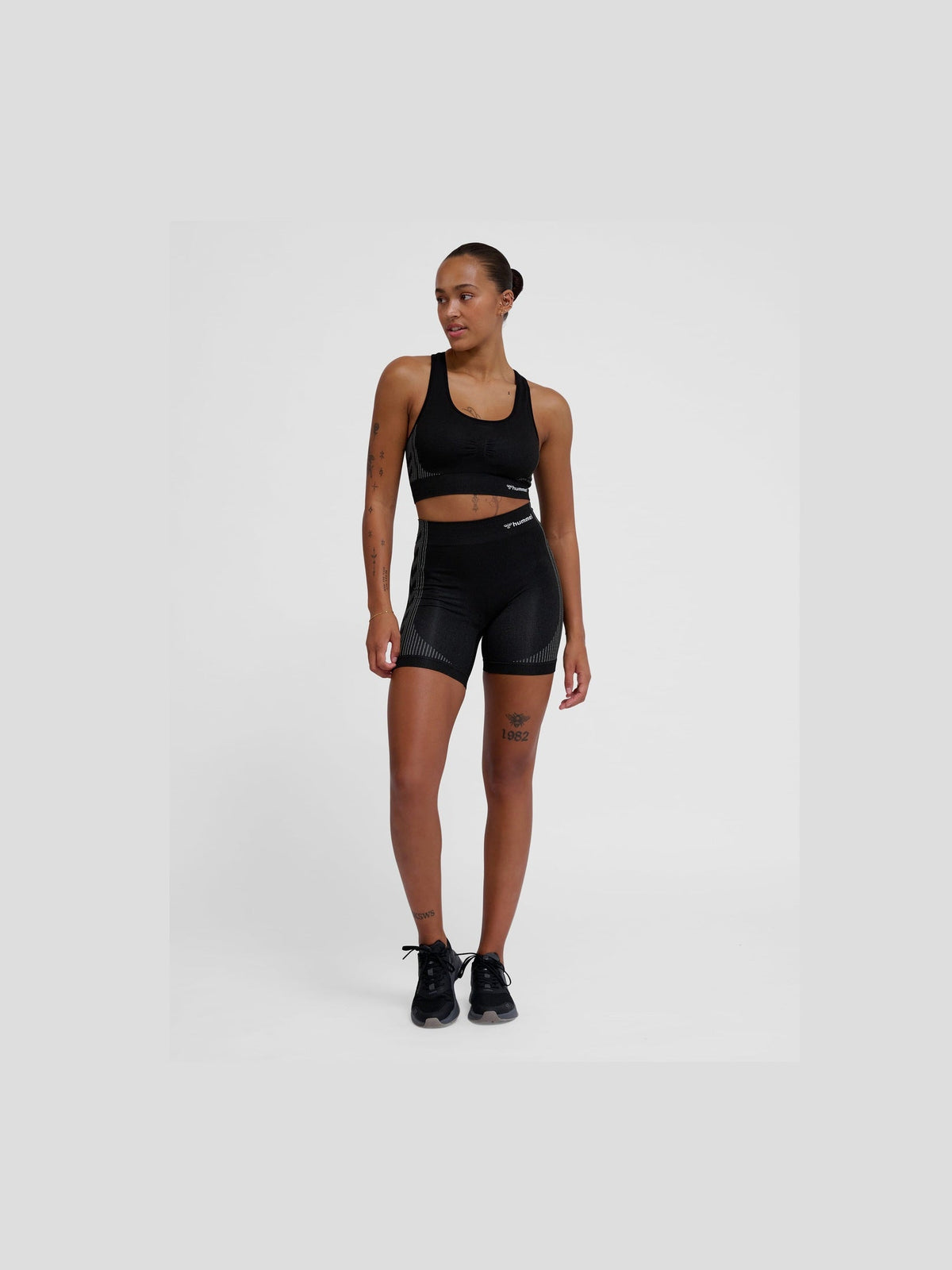 HUMMEL hmlMT SHAPING SEAMLESS MW SHORTS