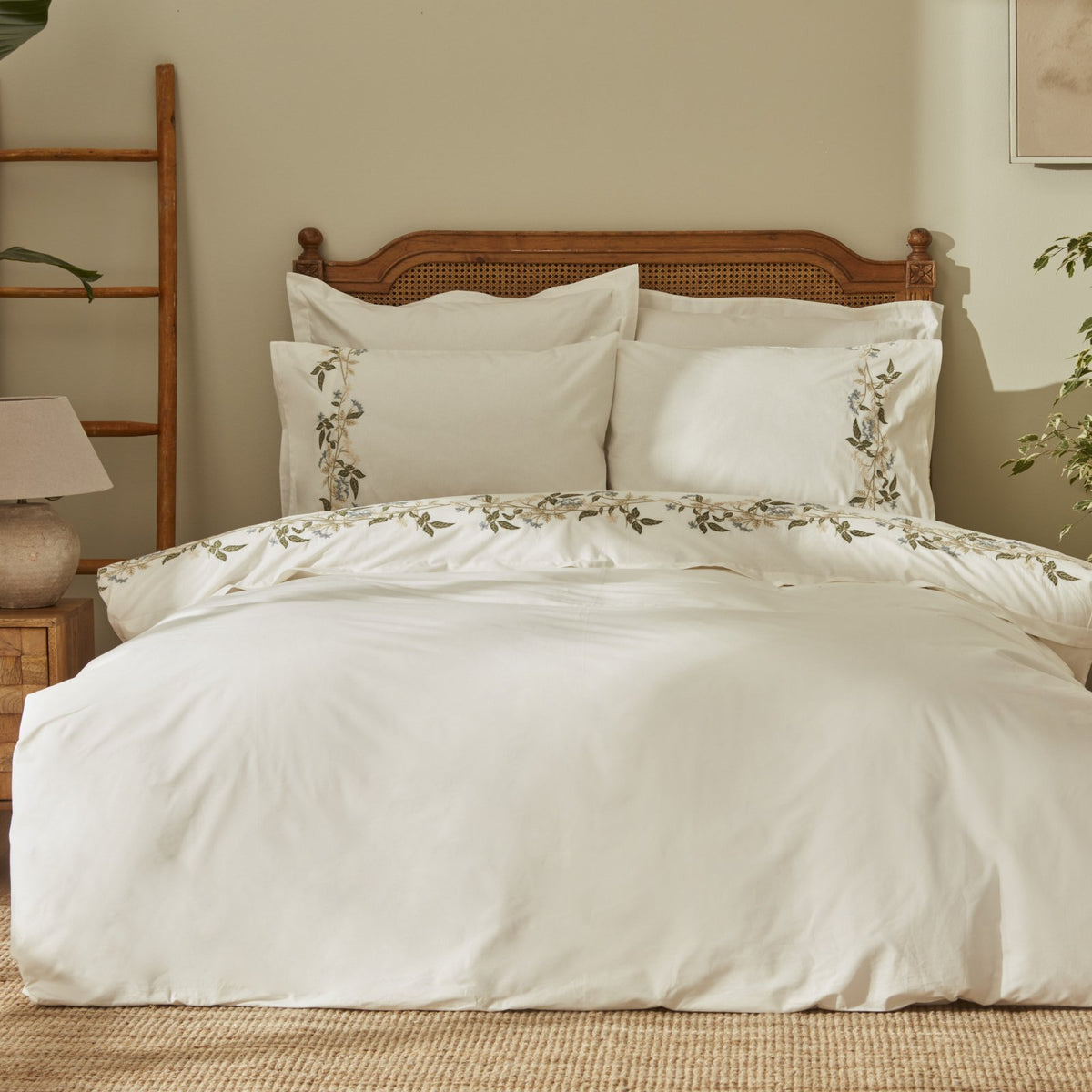 Karaca Home Nancy 100% Cotton Embroidered Double Duvet Cover Set - White & Green Floral Elegance, 200.22.01.0092