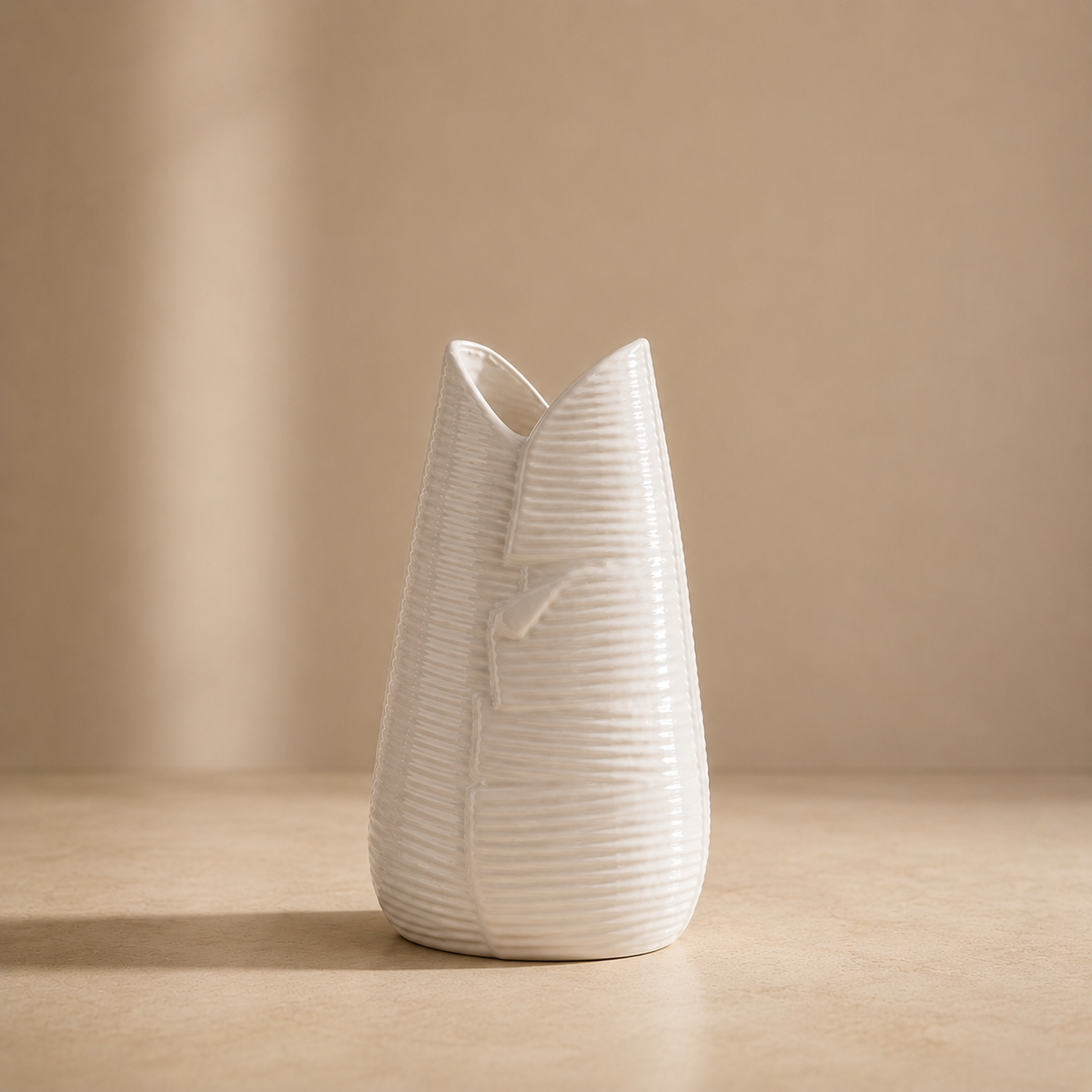 Karaca Home Leaf Sculptural Vase 24 cm, 300.23.01.0315