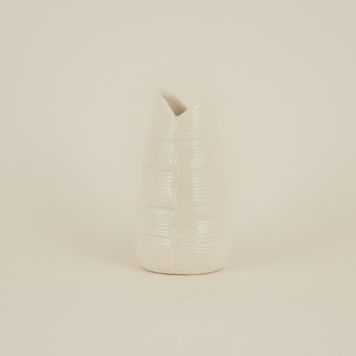Karaca Home Leaf Sculptural Vase 24 cm, 300.23.01.0315