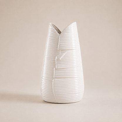 Karaca Home Leaf Sculptural Vase 24 cm, 300.23.01.0315