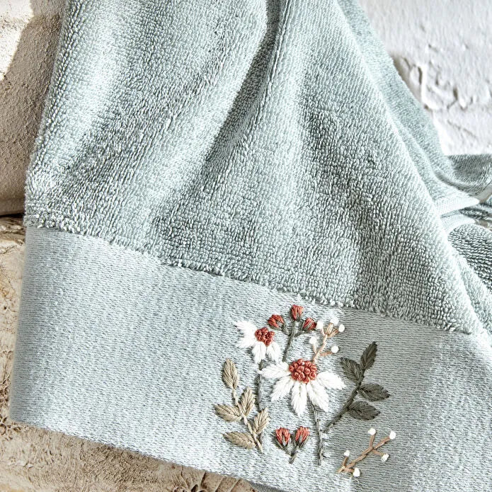 Karaca Home Comfort Touch Embroidered 100% Cotton Towel 30 x 50 cm - Mint, 200.22.11.0109
