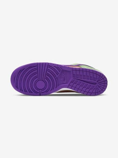 NIKE DUNK LOW SP