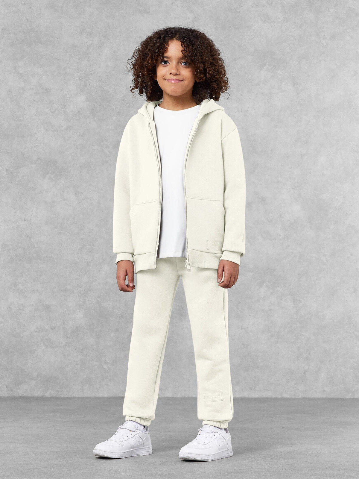 THE GIVING MOVEMENT KIDS JOGGER