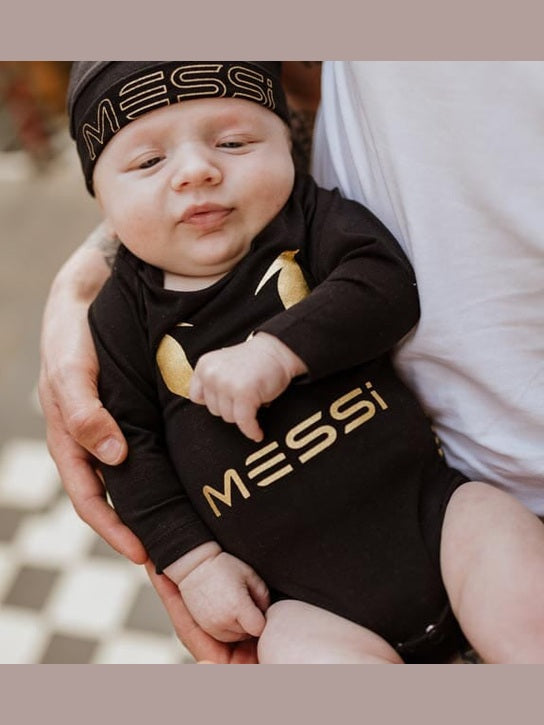VG X MESSI 1 PCE BABYSUIT LS + HAT + BOOTIES