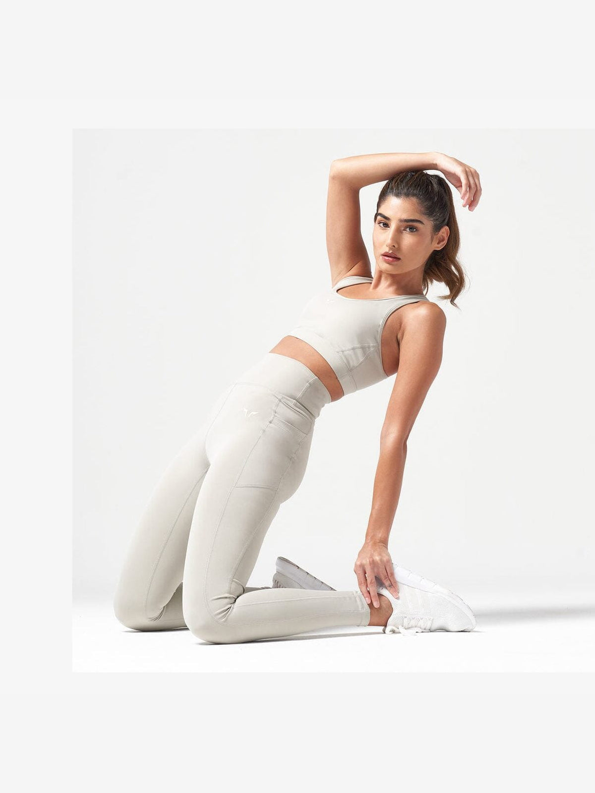 SQUATWOLF ESSENTIAL MEDIUM IMPACT BRA