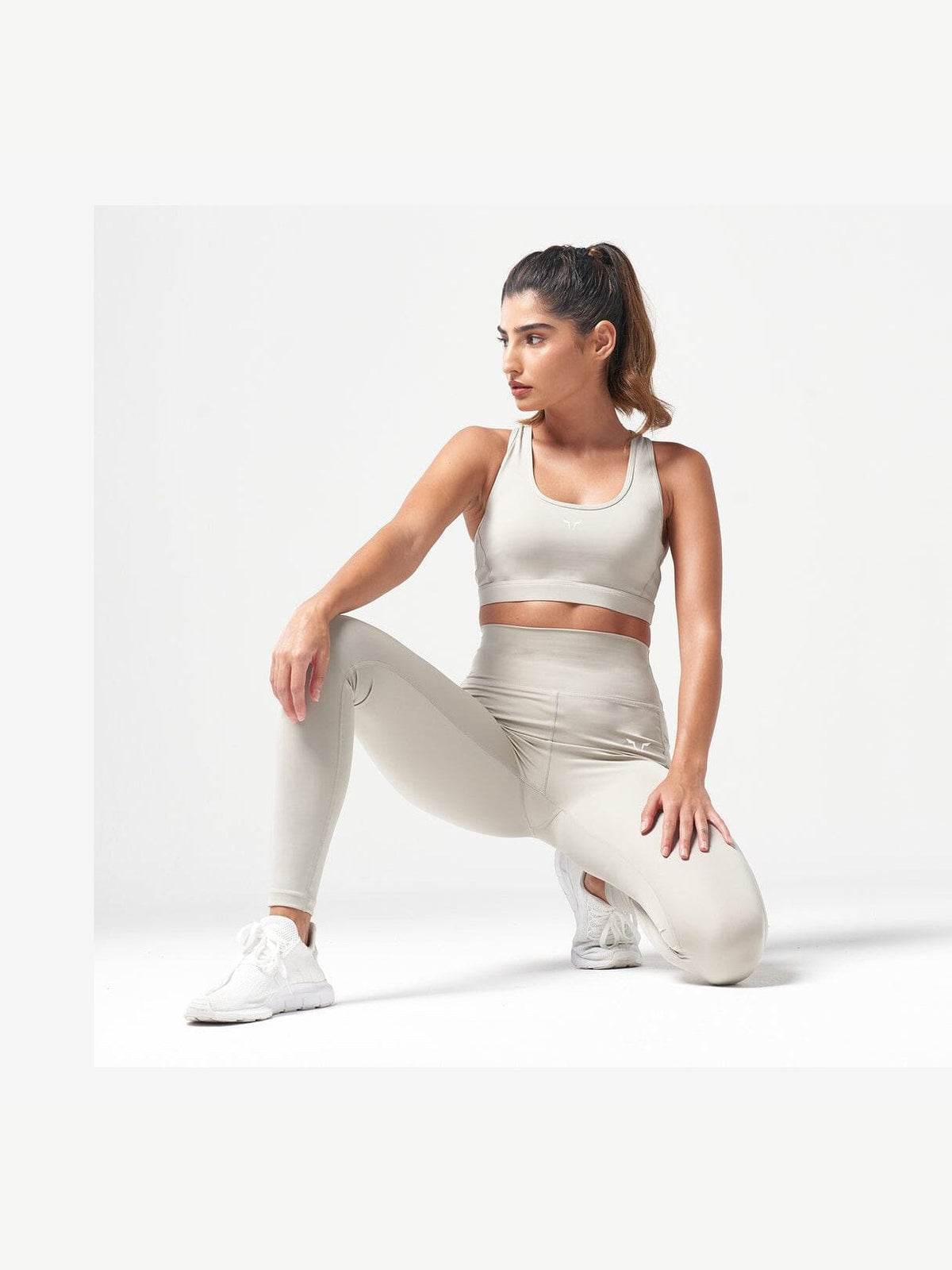 SQUATWOLF ESSENTIAL MEDIUM IMPACT BRA